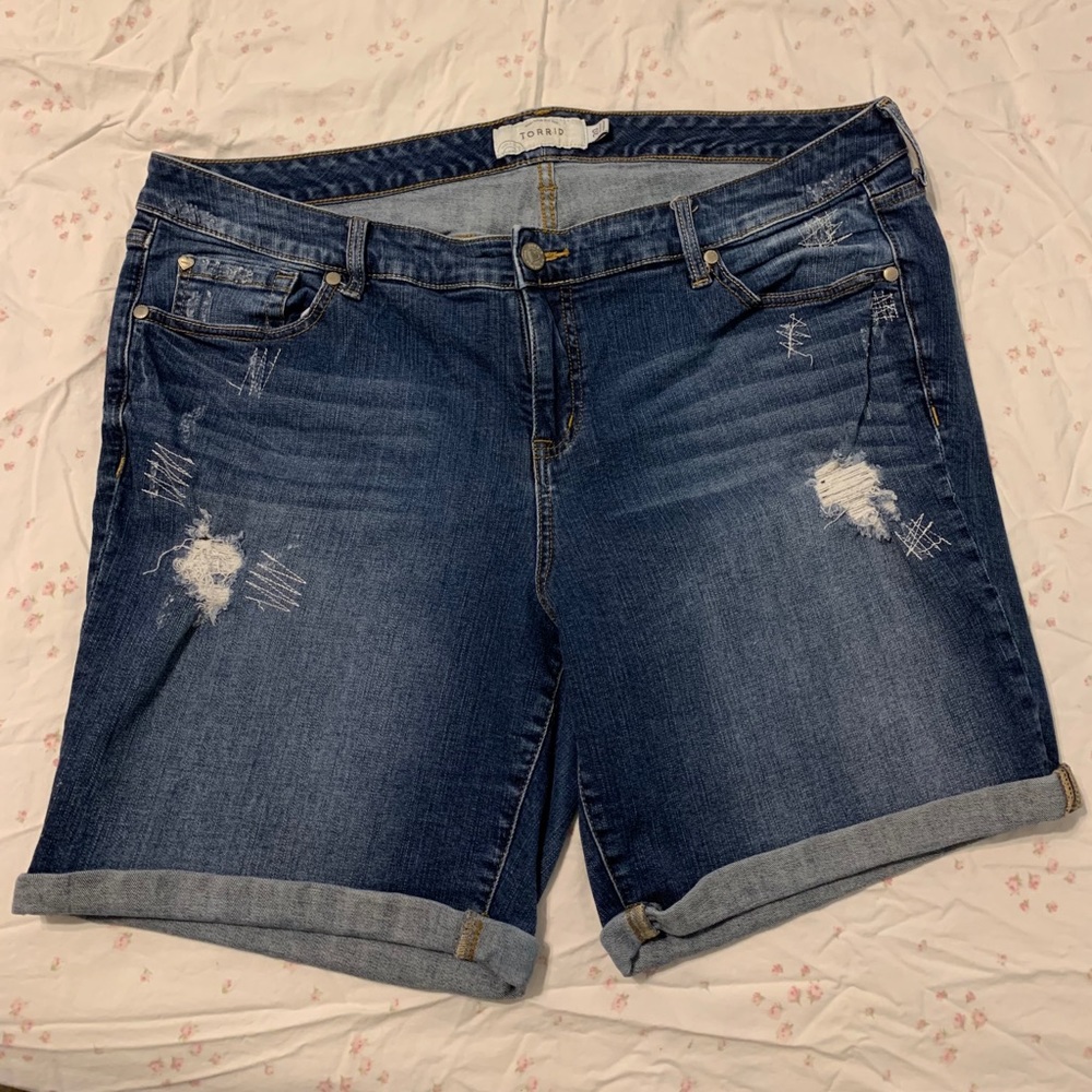 Torrid distressed denim shorts